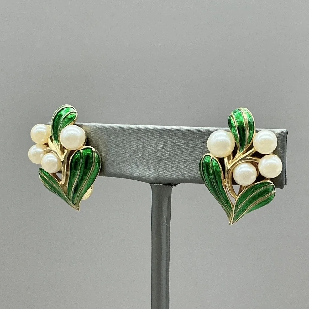 Vintage Crown Trifari Mistletoe Brooch Earrings Set Green Enamel Faux Pearl
